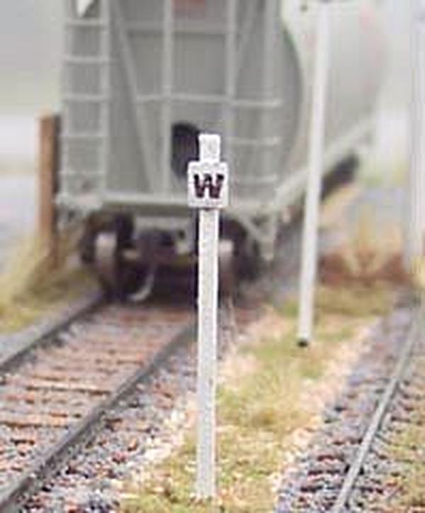OMK3019 N Scale General Purpose Whistle Posts - Set of 5