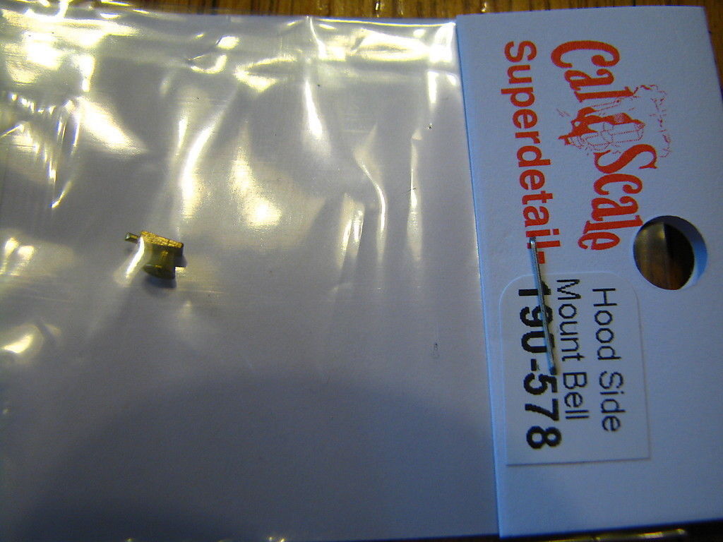 CAL578 HO Scale Hood Side Mount Bell
