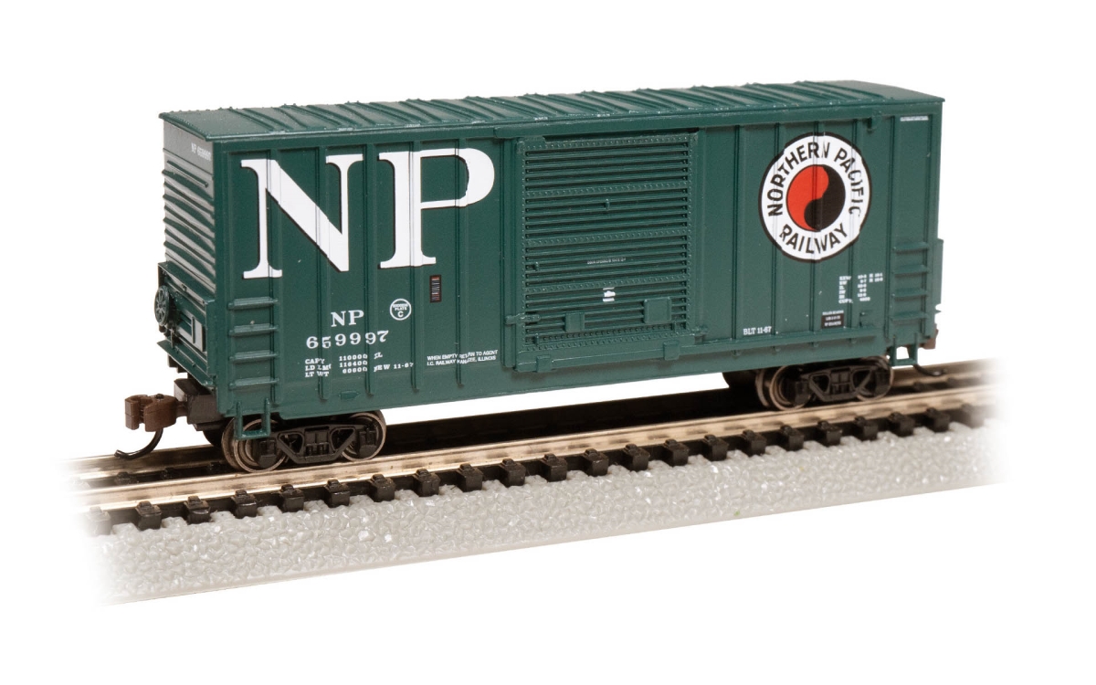 BAC18256 40 ft. N Scale Hi-Cube Outside-Braced No.659997 Boxcar - Ready to Run - Northern Pacific, Green