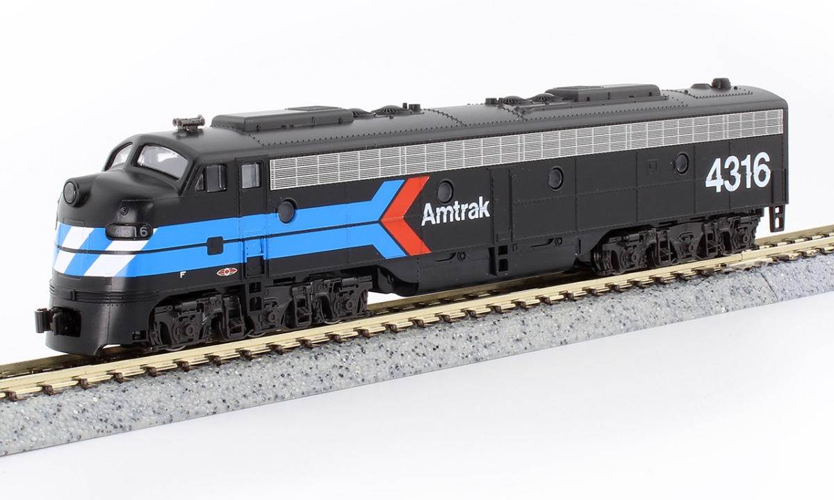 N Amtrak E8A Day One Pairs with Rainbow Era Passenger Set No.4316