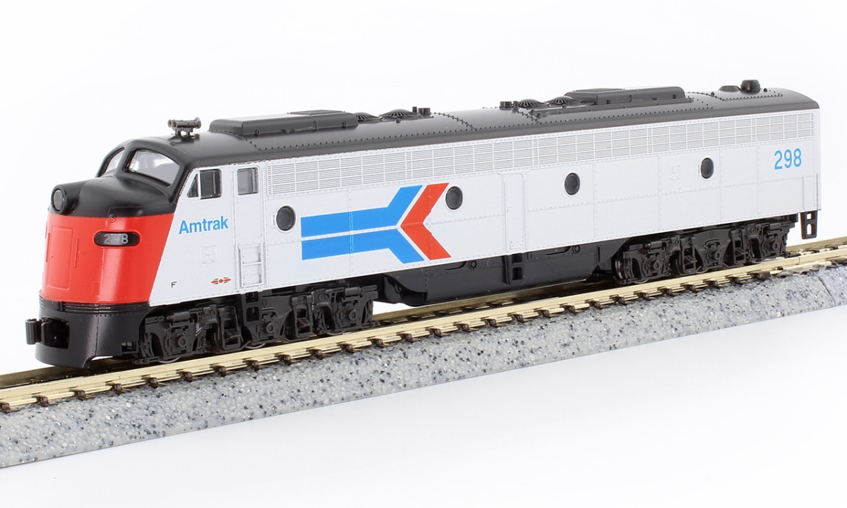 KAT1765346 N Amtrak Phase I E8A Pairs with Rainbow Era Passenger Set No.298 Diesel Locomotive, White
