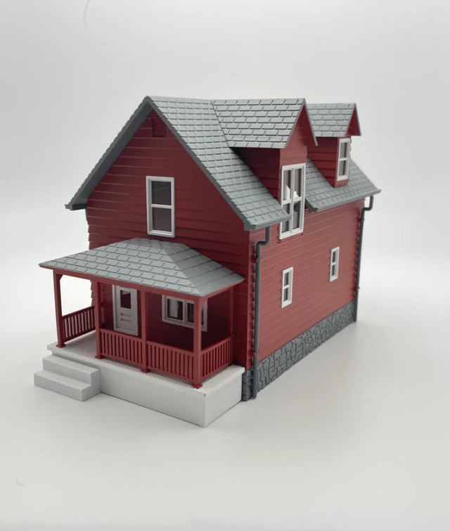 RIH042101 Red House Built Up - HO Scale