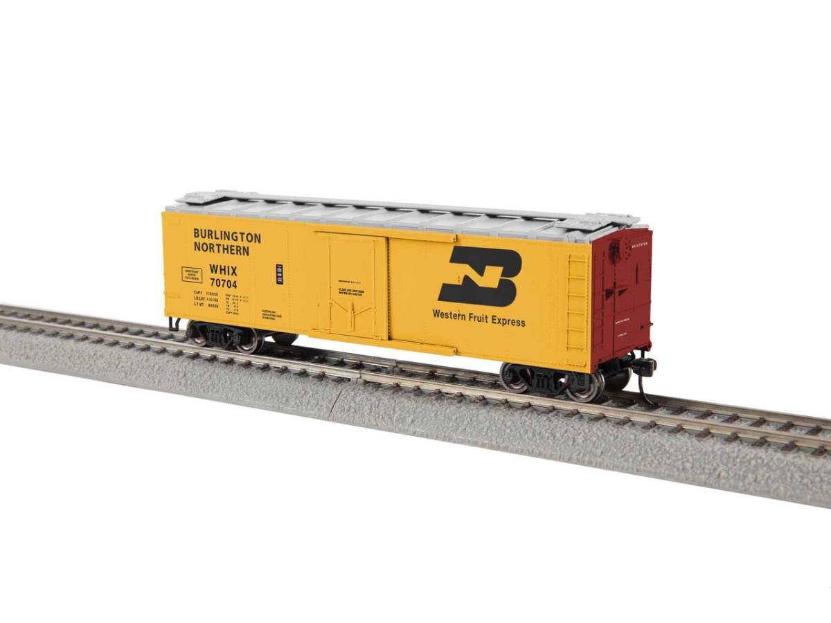 LNL2454190 HO Scale Burlington Reefer No.70704 Model Train
