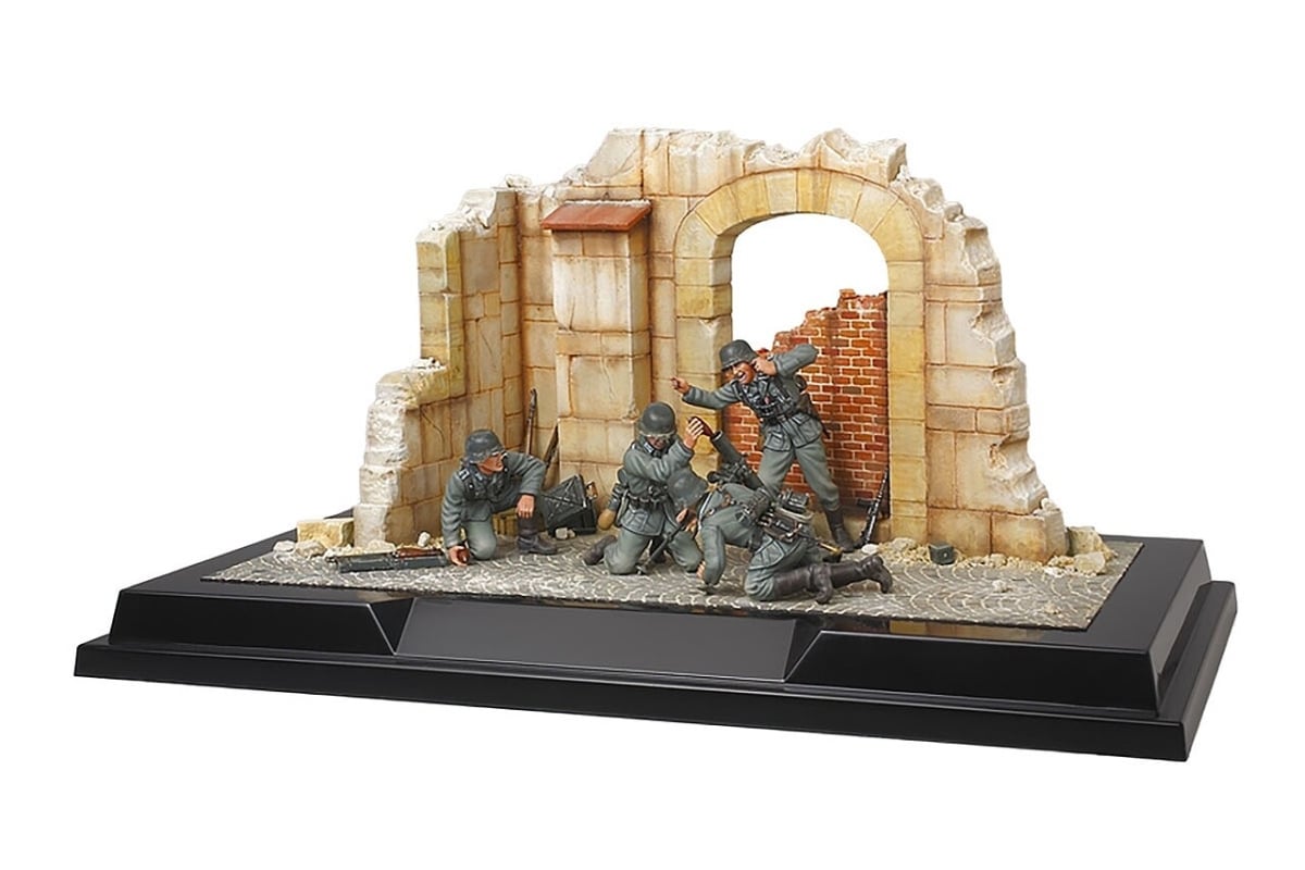 TAM89739 1-35 Scale Scene Set No.1 German Mortar Team