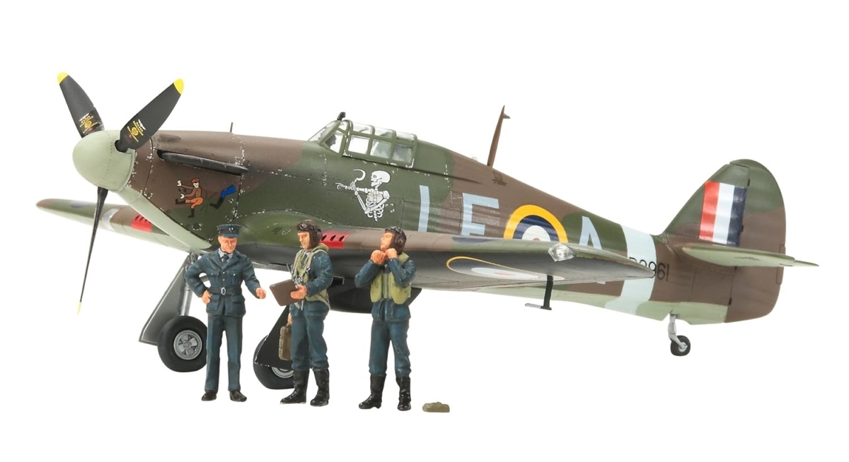 TAM37011 1 by 48 Scale Hawker Hurricane Mk.I with 3 Figures