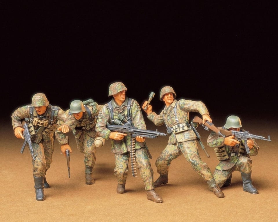 TAM35196 1 by 35 Scale German Front-Line Infantrymen Figure