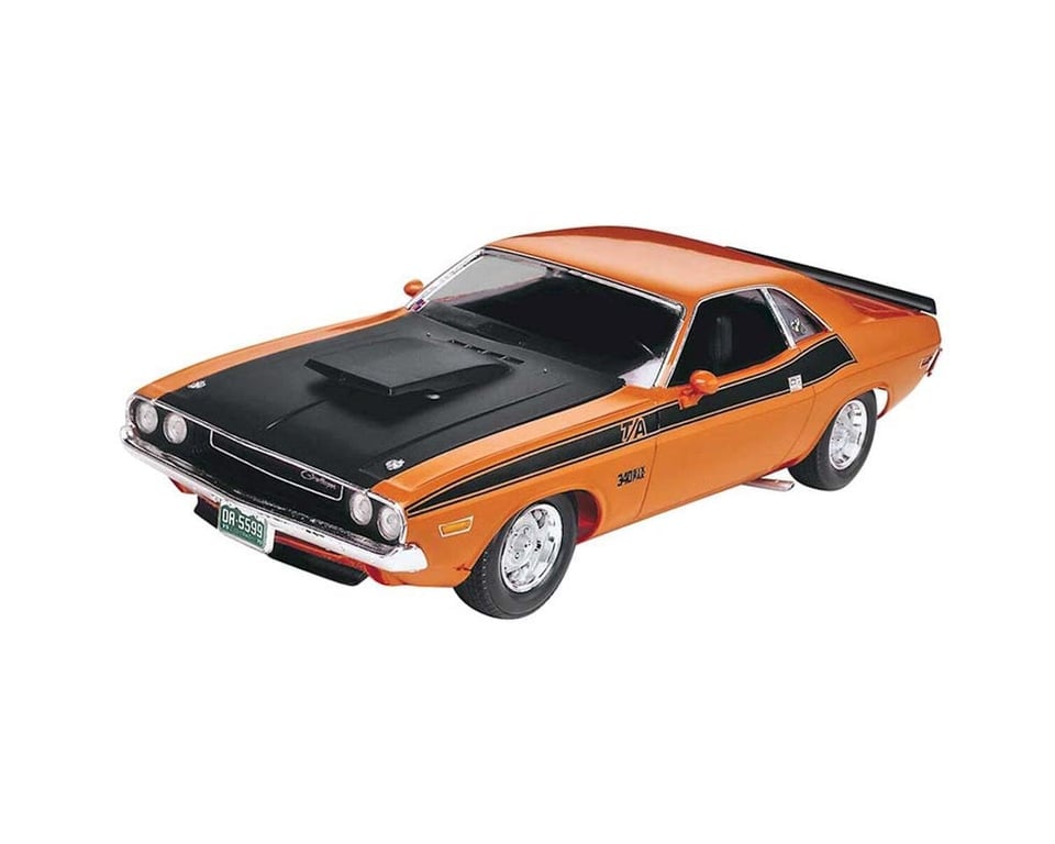 RMX852596 1 by 24 Scale 1970 Dodge Challenger 2-in-1 Model Car