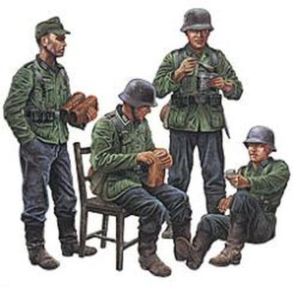 TAM35129 1-35 Scale German Soldier At Rest Model Figures