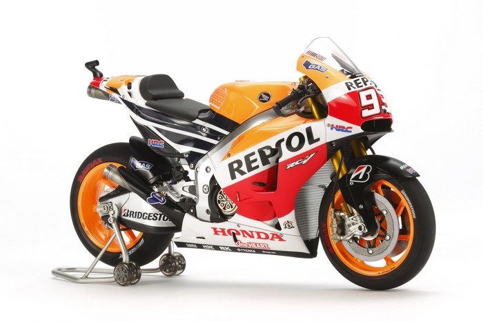 TAM14130 1-12 Repsol Honda RC213V1914 Plastic Motorcycle Model Kit