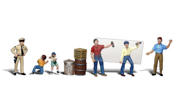 WOO2171 Accident Waiting To Happen N - Scale Figures
