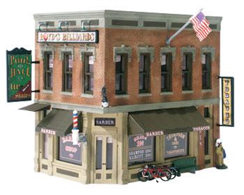 WOO5024 HO Build & Ready Corner Emporium
