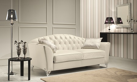 Divina Love Seat in Leather