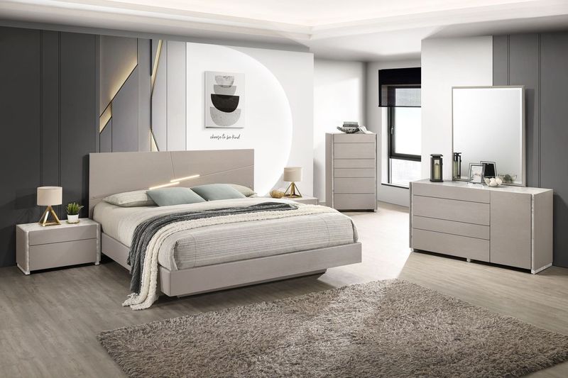Picture of J&M Furniture 17247-K Pearl Bed - King Size