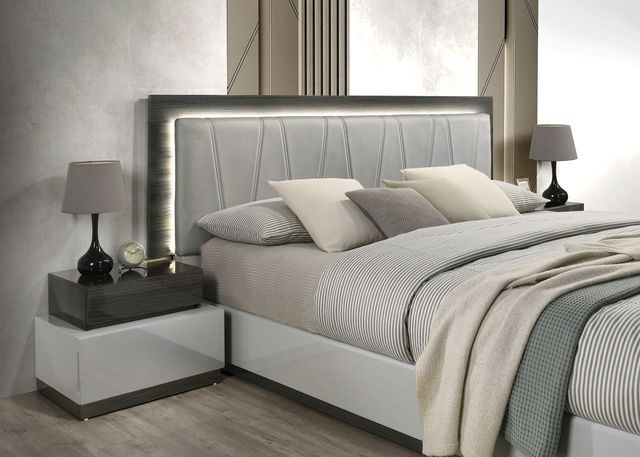 Picture of J&M Furniture 19321-K Cube Bed - King Size