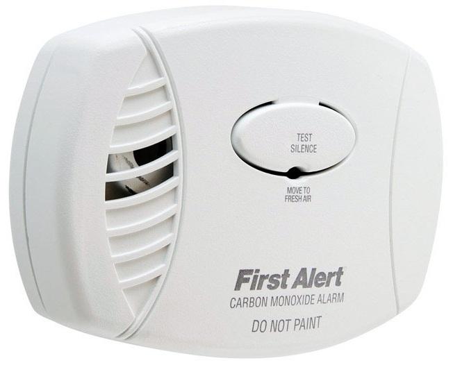 Picture of First Alert 1039734 Plug-In with Battery Back-Up Electrochemical Carbon Monoxide Alarm