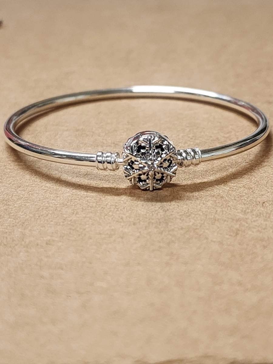 592286C01-17 Sparkling Snowflake Clasp Bangle, Sterling Silver - Size 17