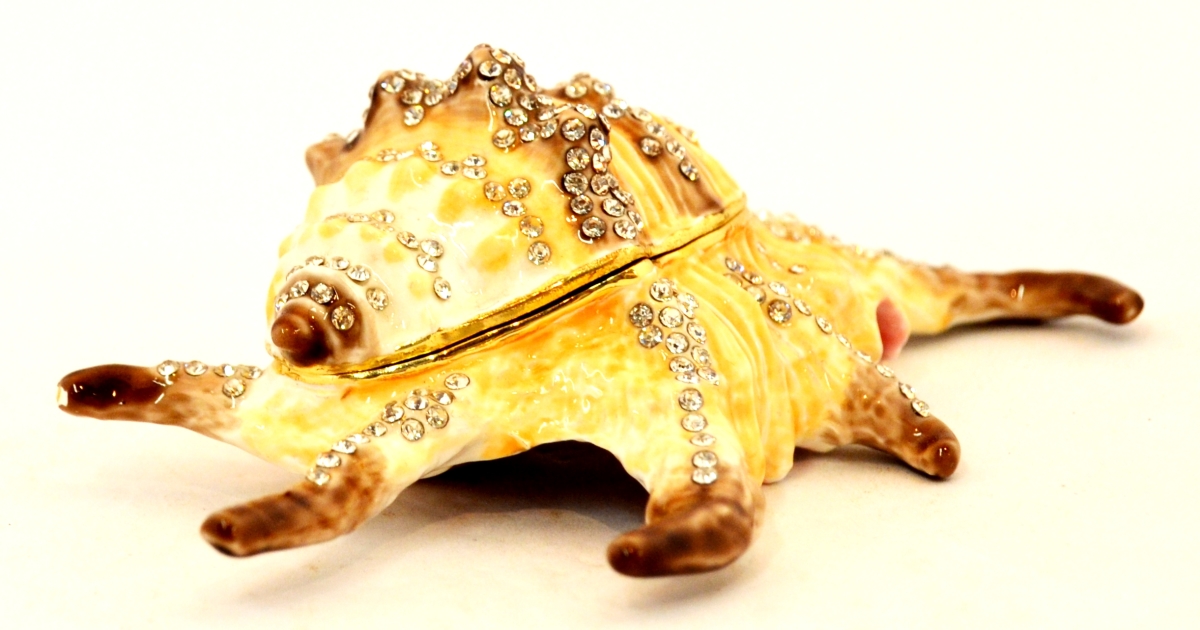 Picture of Ciel Collectables 1013383A Jeweled Shell Gold Plating Trinket Box - Swarovski Crystals & Enamel