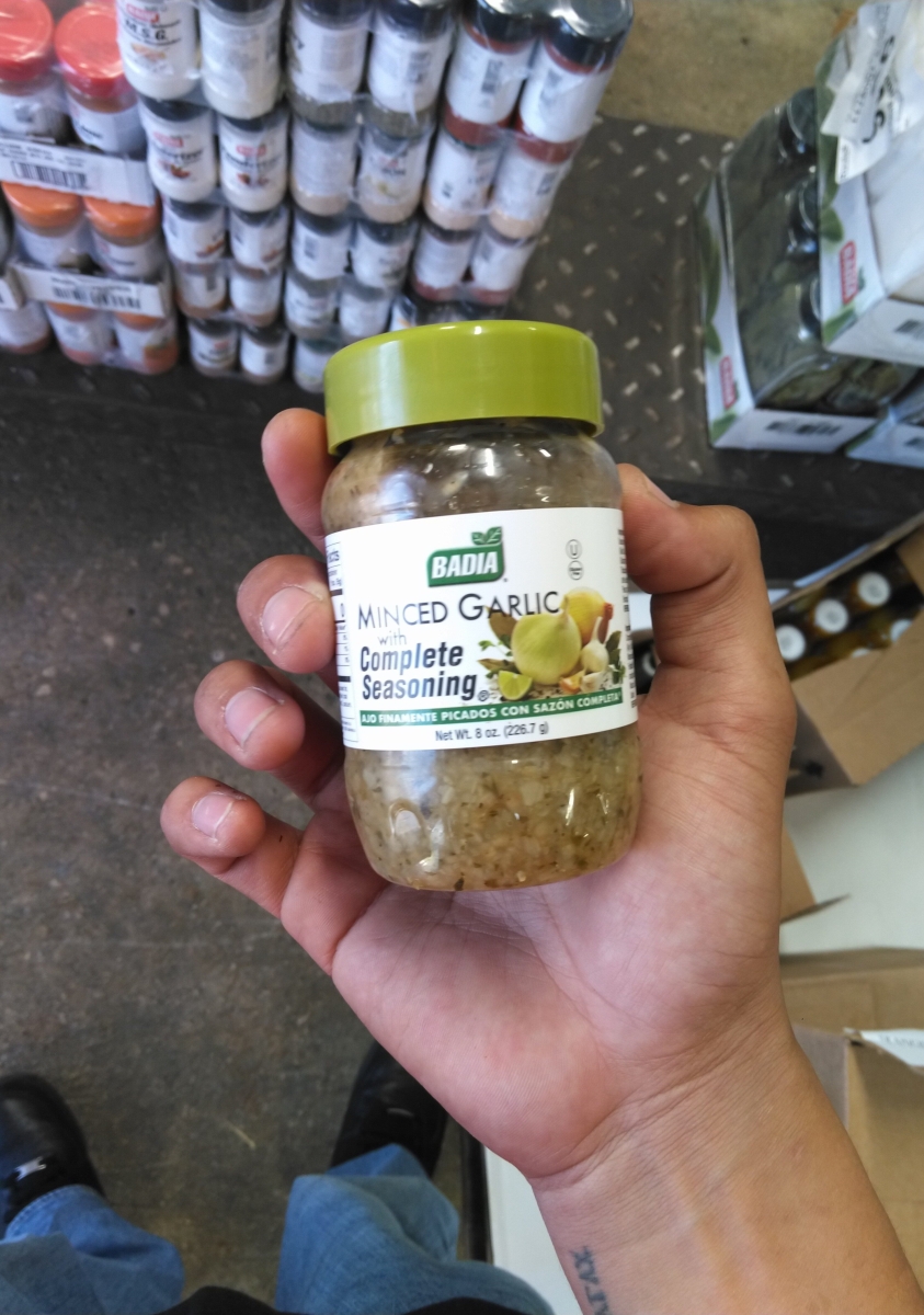 2414366 8 oz Forelli Minced Garlic Seasoned Jar - Pack of 12