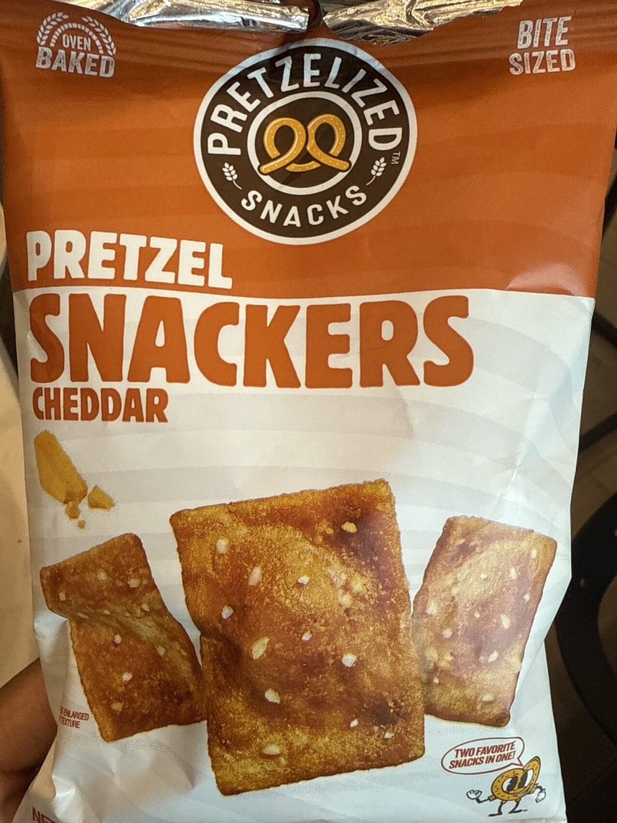2506462 2 oz Pretzel Cheddar Crackers - Pack of 8