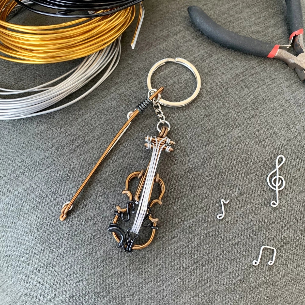 KW-015 Viola Wire Instrument Keychain