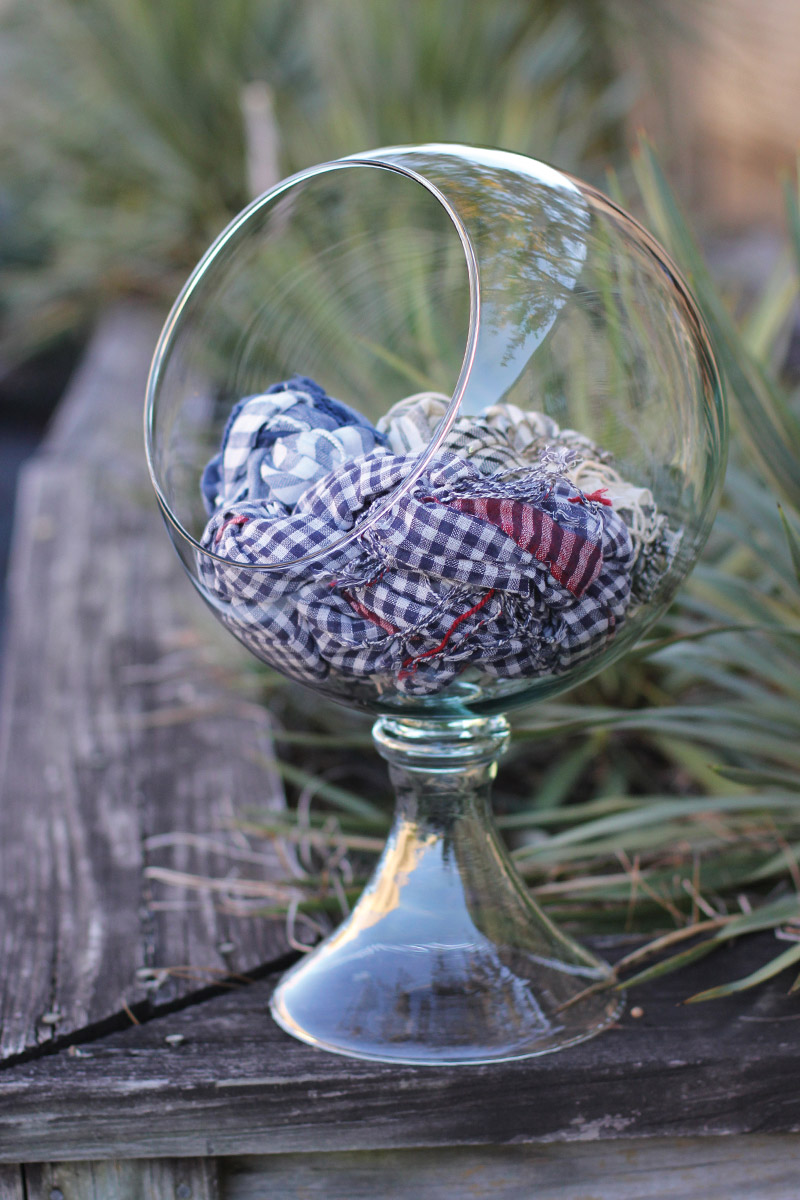 11 x 16 in. Round Glass Store Display