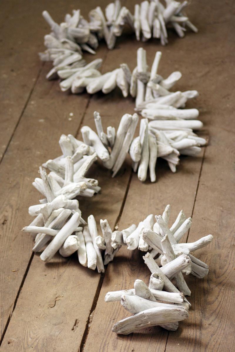 PFR1221 72 in. Washed Driftwood Garland, White