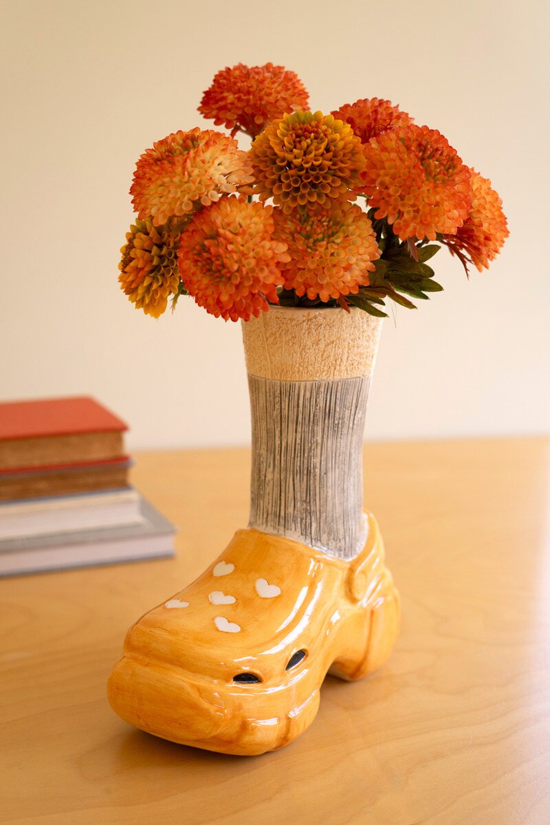 CTEN1000K Ceramic Crocs & Socks Vase, Multi Color