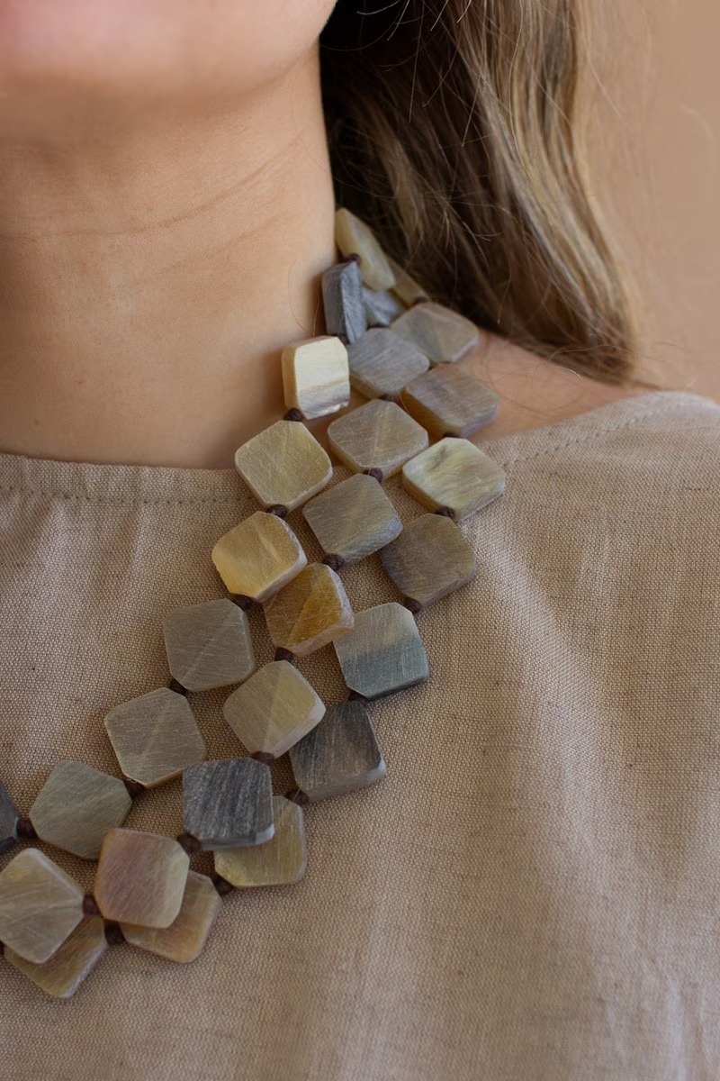 NBB1007 25 x 3 in. Horn Bead Necklace Light - Multi Layered