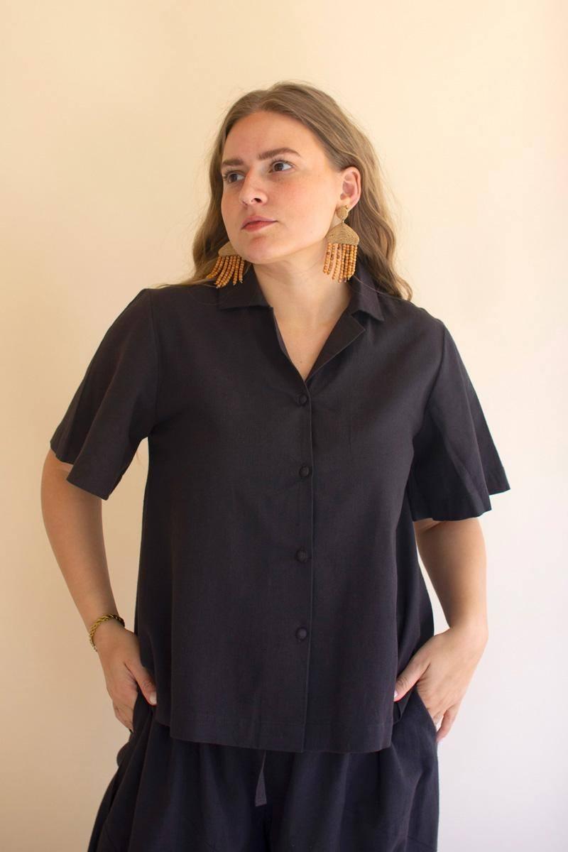 NELL1017 24 in. Short-Sleeve Button-Front Blouse with Collar, Midnight