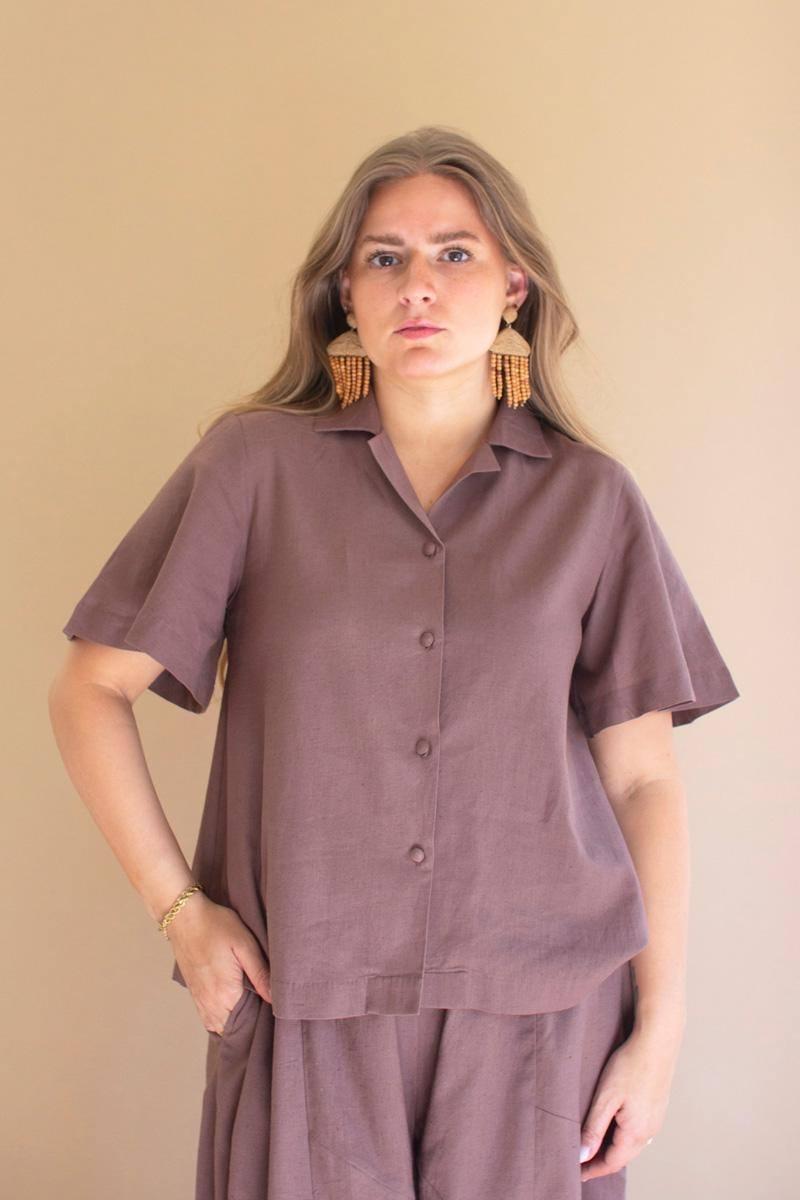 NELL1018 24 in. Short-Sleeve Button-Front Blouse with Collar, Mulberry