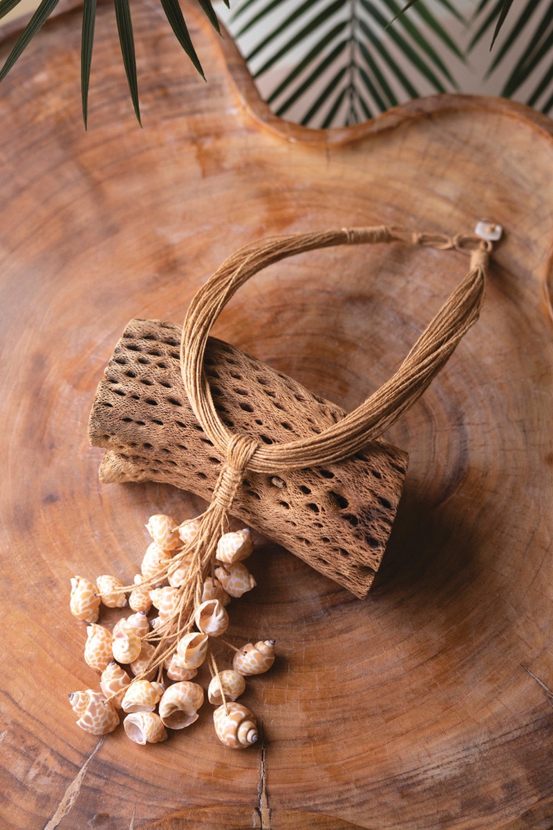 NBB1017K 16 in. Multi-Layered Natural Jute with Shell Cluster Necklace, Tan