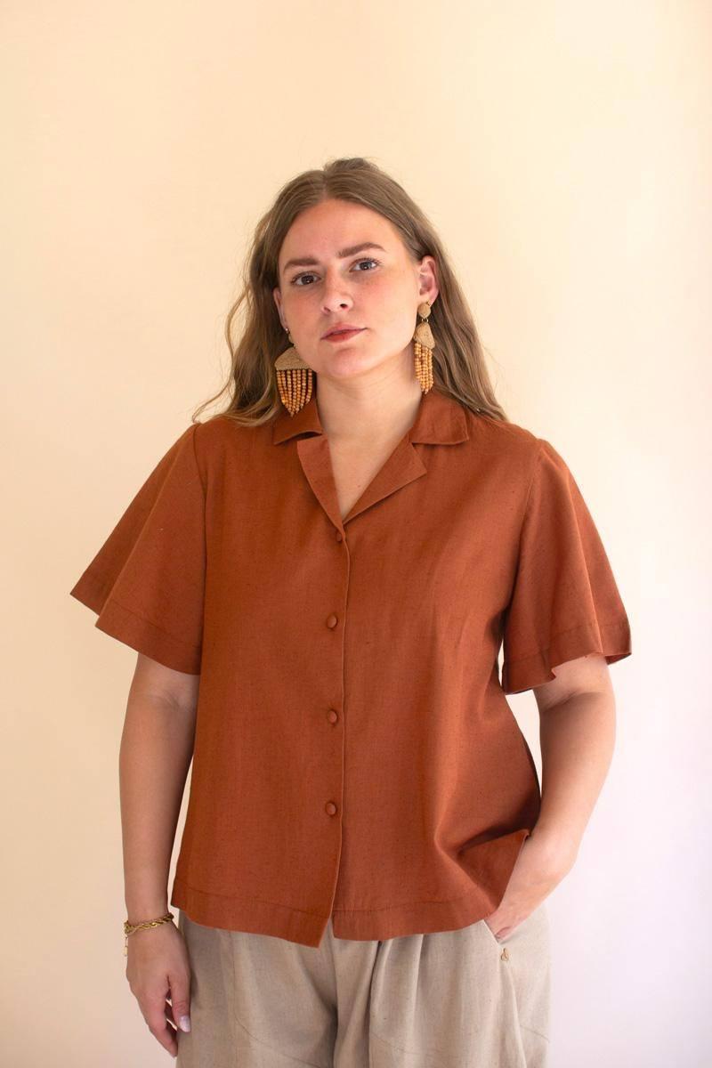 NELL1019 24 in. Short-Sleeve Button-Front Blouse with Collar, Cinnamon