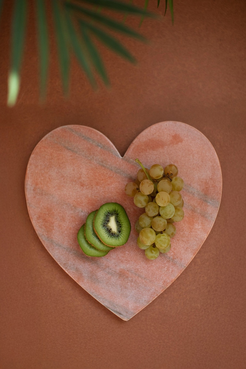 Picture of Kalalou NNAV1021K 10.5 x 10 x 1 in. Marble Heart Cheese Board, Pink