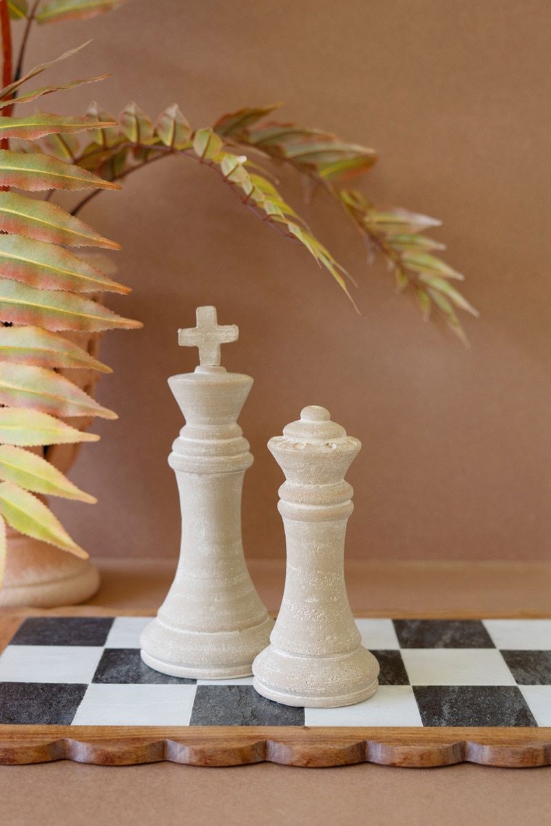 H4556K 4 x 4.5 in. Gray-Wash Clay Chess Pieces, Ivory