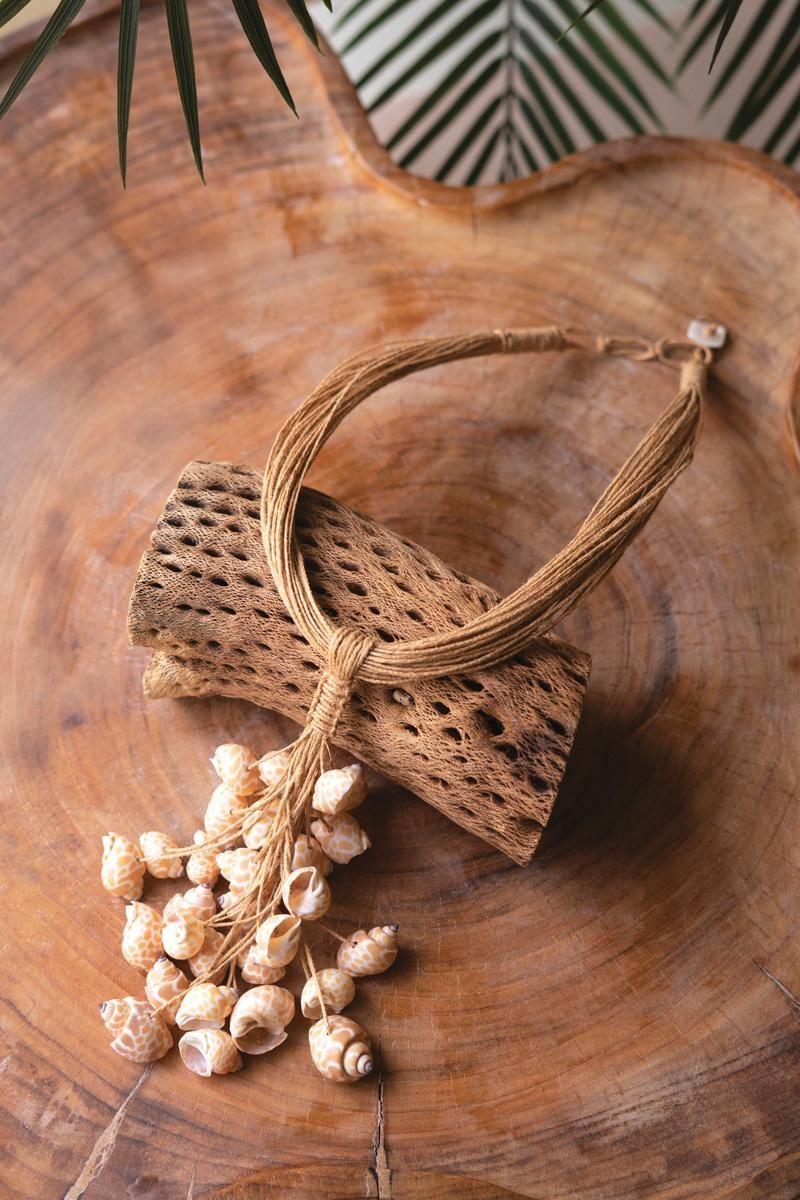 NBB1017 16 in. Multi-Layered Natural Jute with Shell Cluster Necklace, Tan