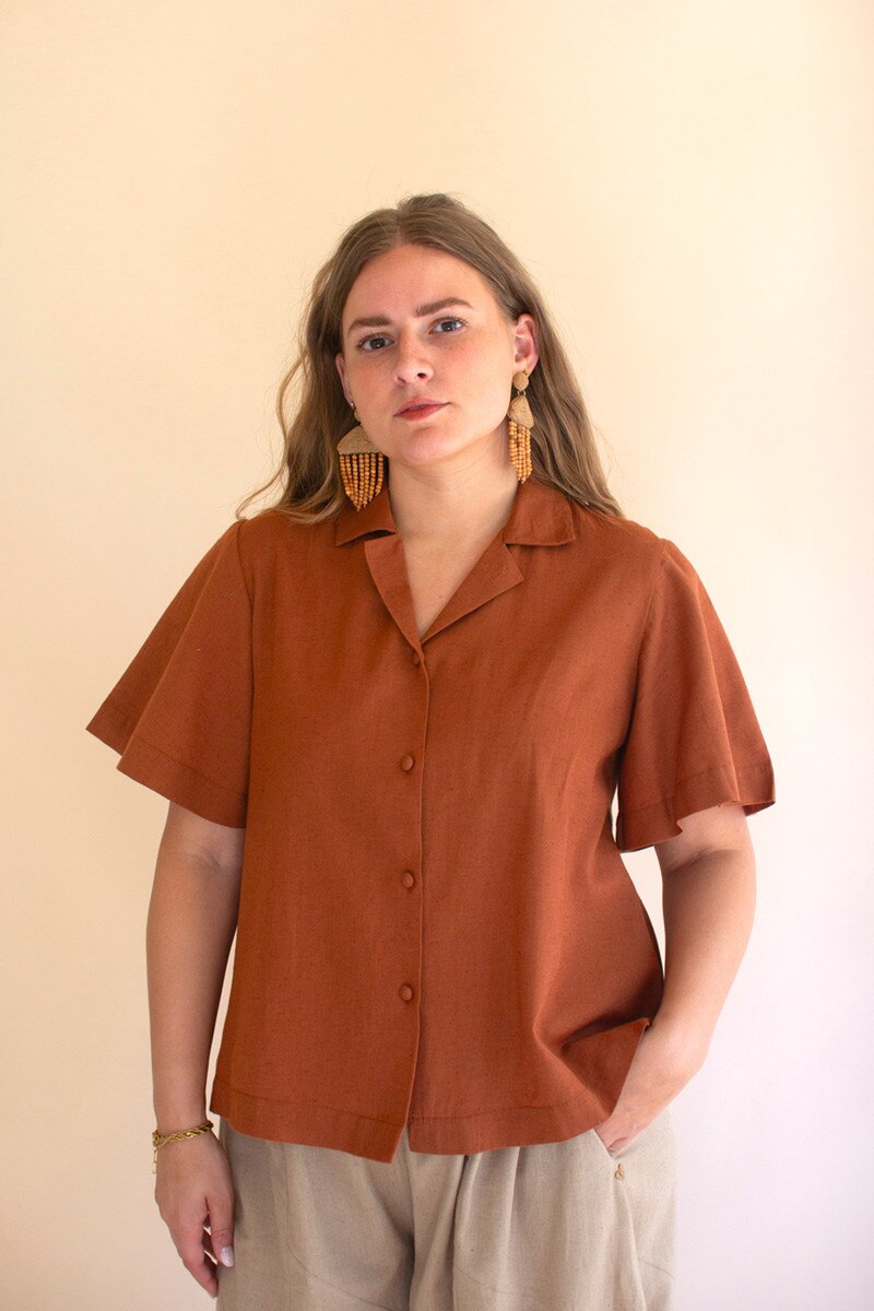 NELL1019K Short-Sleeve Button-Front Blouse with Collar, Cinnamon - One Size