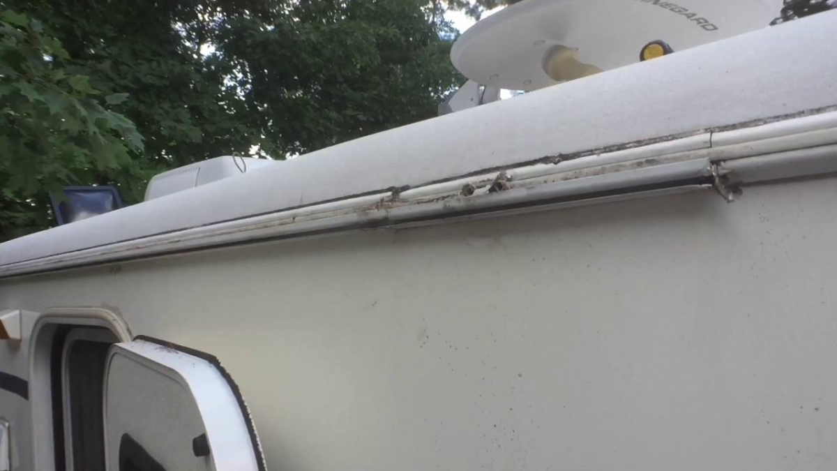 3315701419 8 in. Awning Light Track