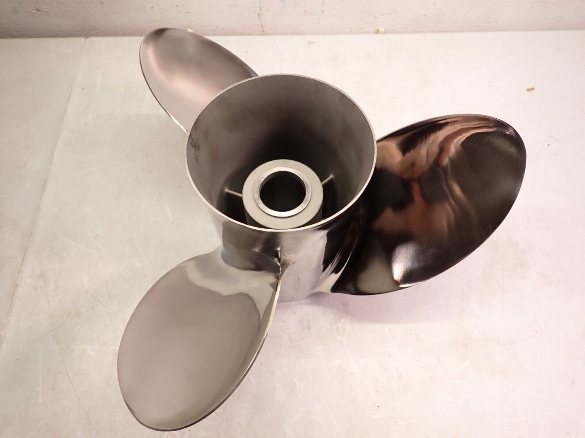 M4W-993043 14.25 x 17 in. Stainless Steel Three Blade Right Hand Propeller Apollo