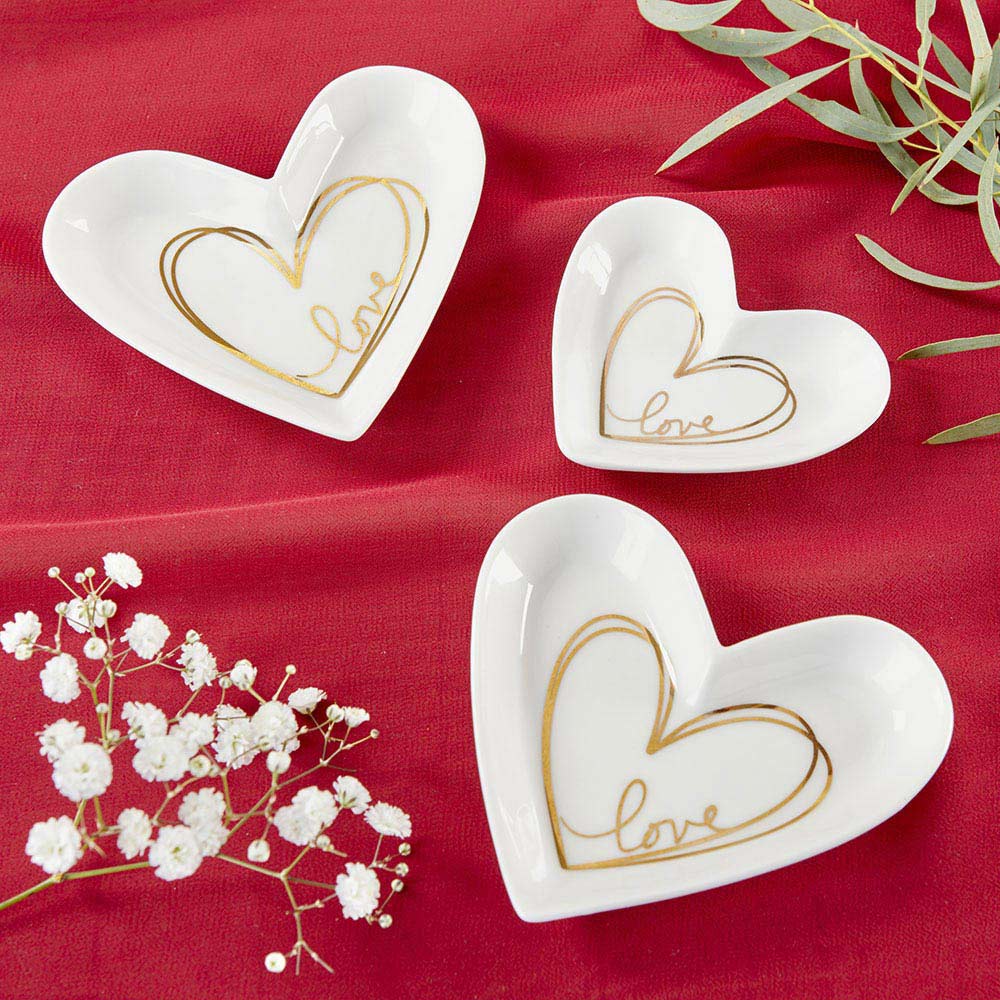 23244NA 3.9 x 4.2 x 0.6 in. Heart Shaped Trinket Medium Dish Plate with Ring, Ceramic White & Gold