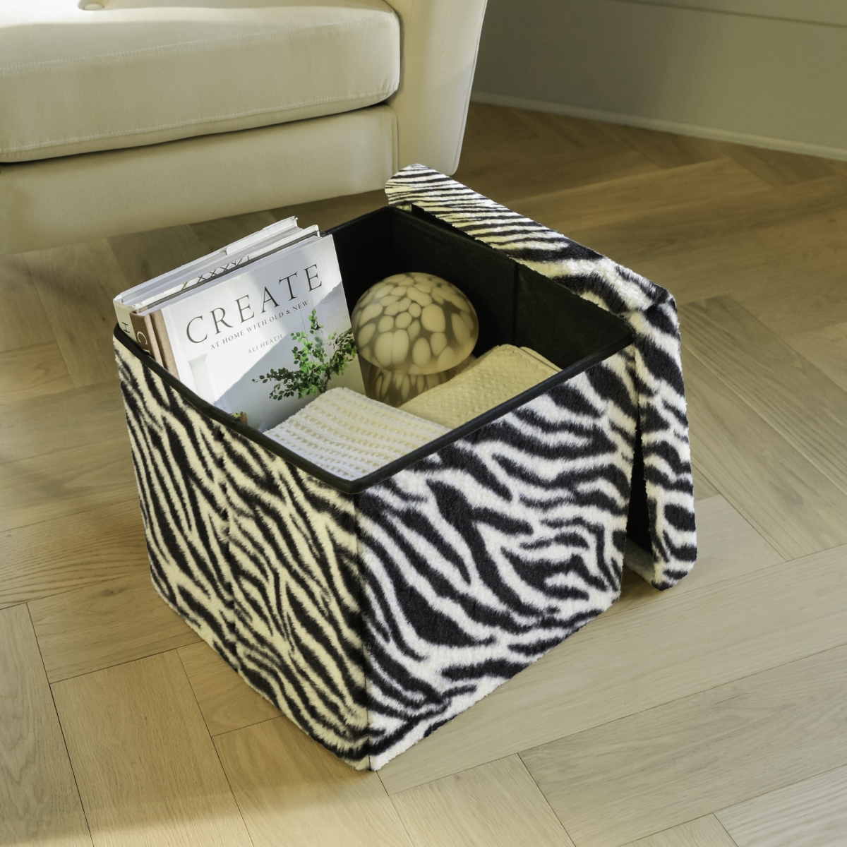 676685059413 Go-Poufs Knock-Down Medium Cube Faux Fur Storage Ottoman |  Zebra Black/White | 15'x15'x15'