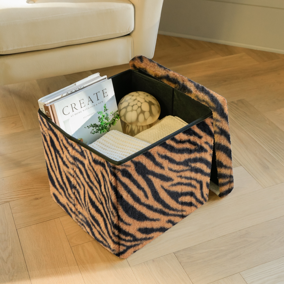 676685059420 Go-Poufs Knock-Down Medium Cube Faux Fur Storage Ottoman |  Tiger Tan/White | 15'x15'x15'