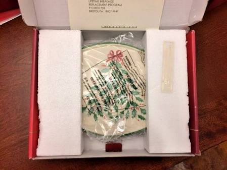 Picture of Lenox 870020 Holiday Dinnerware Carved Trivet