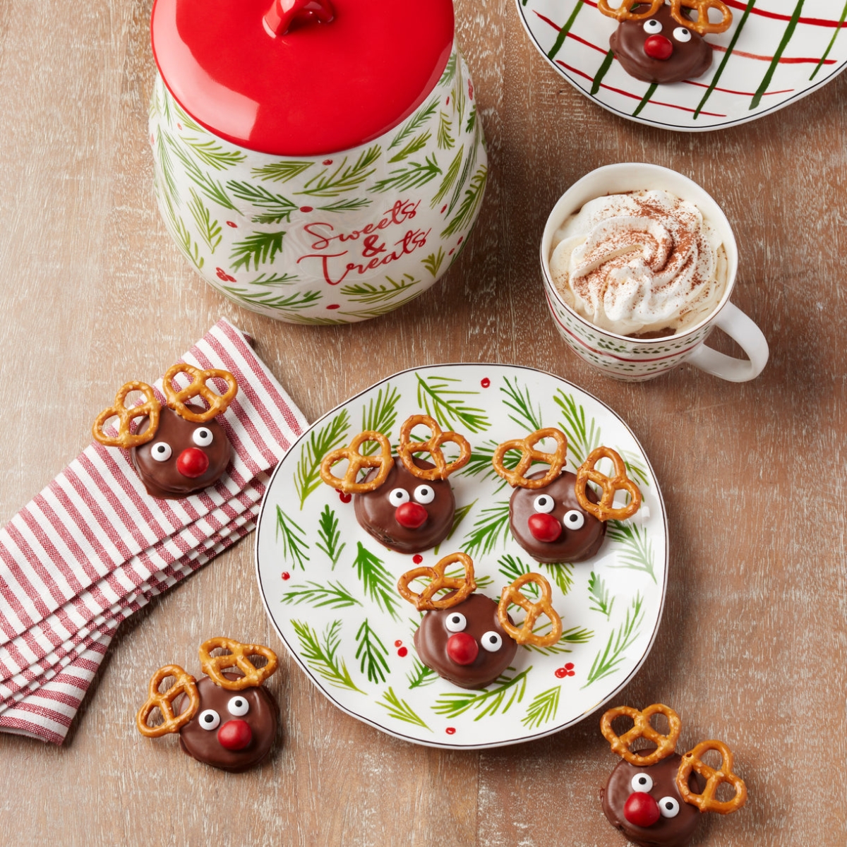 Picture of Seasonal 895258 Bayberry Dessert Set, 12 Piece