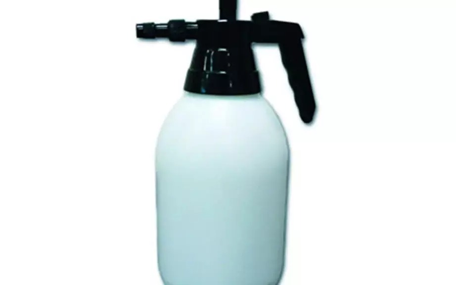 ST0693 2 qt. Pressure Sprayer