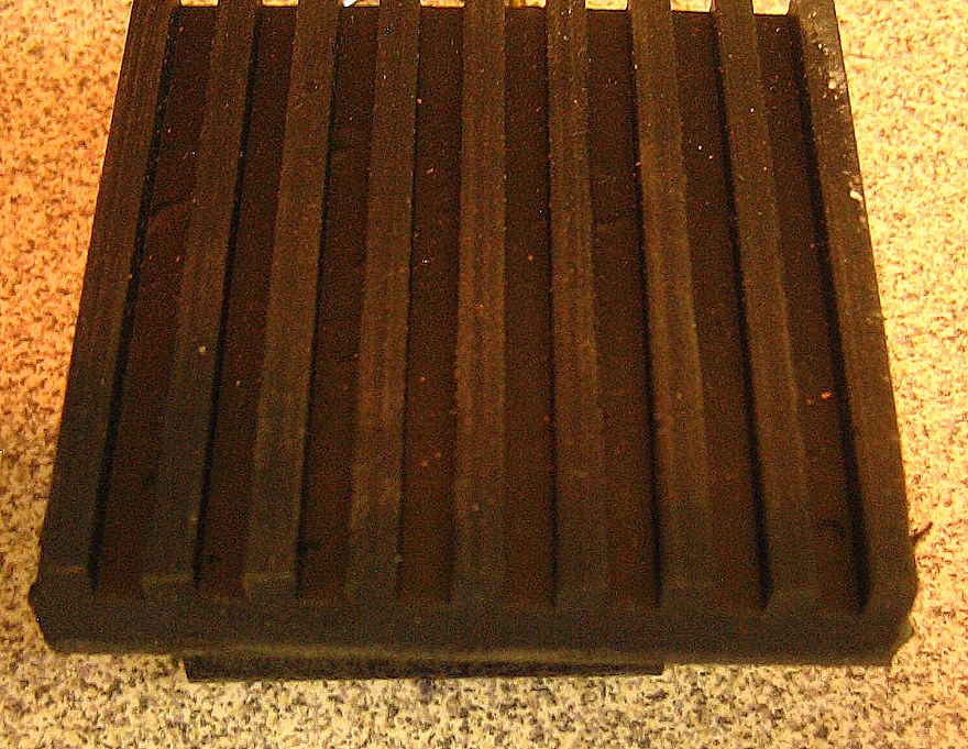 Picture of MA-Line MA-018RR 18 x 18 x 0.375 in. Anti-Vibration Pads