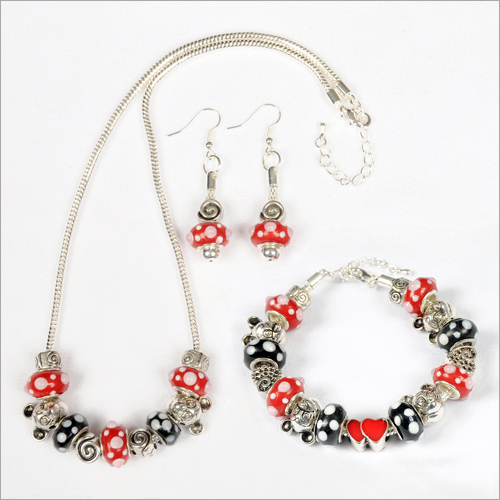 Picture of My Favorite Beads 143192PMM295 Mickey Mouse Jewelry Set&#44; 3 Piece