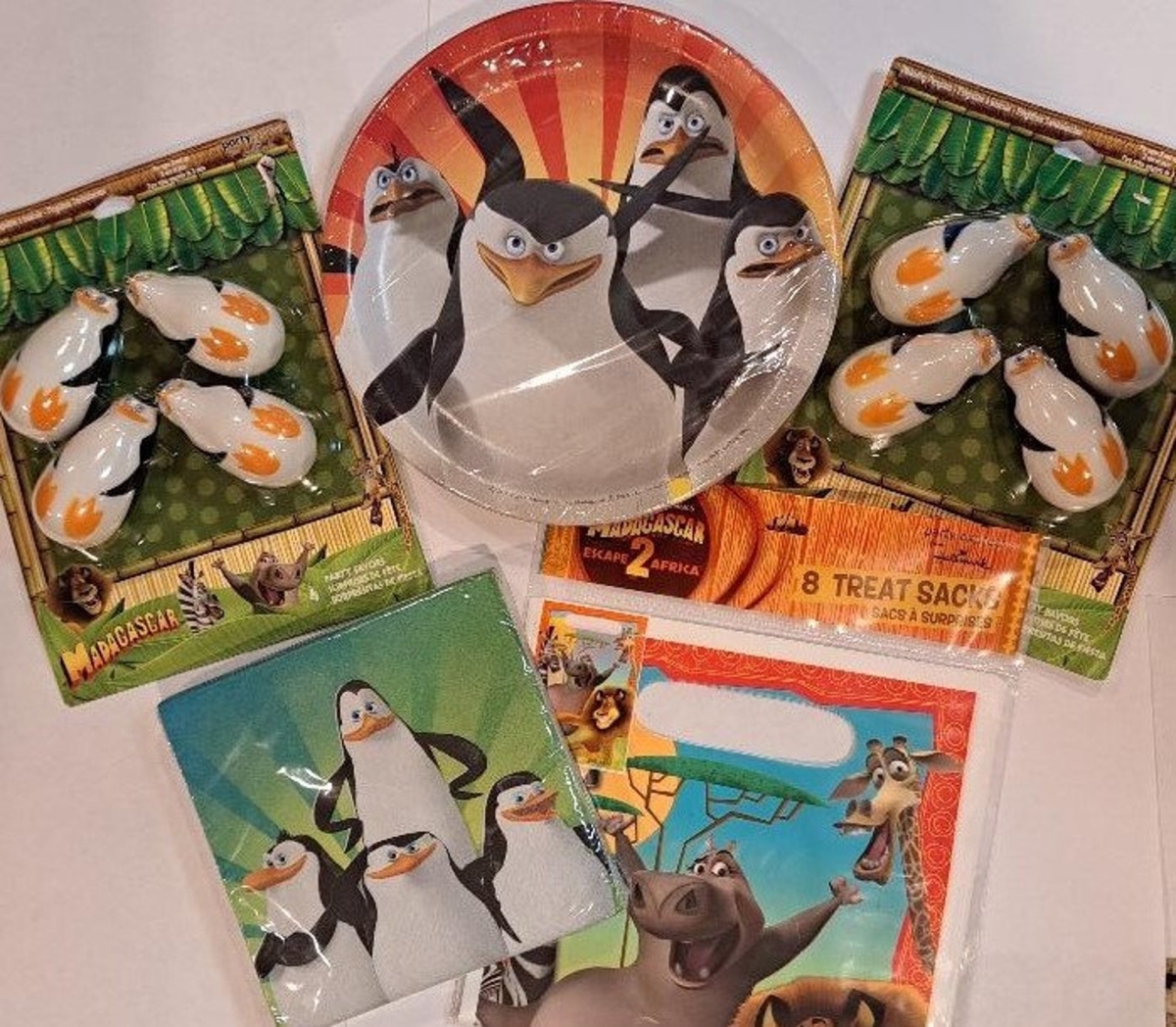 Picture of Hallmark 143192PMM562 Madagascar Party Bundle - Plates - Napkins - Treat Bags - Penguin Favors&#44; Multi Color