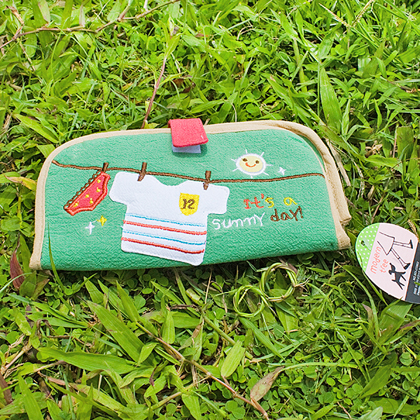 Picture of  BE-7-GREEN 7.1 x 3.7 in. Sunny day - Embroidered Applique Fabric Art Wallet Purse  Card Holder &amp; ID Holder - Green