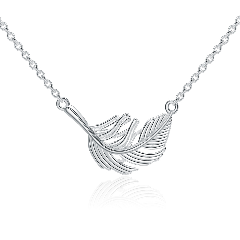 Picture of Majesty Diamonds MDS170385 Leaf Fancy Pendant Necklace in .925 Sterling Silver