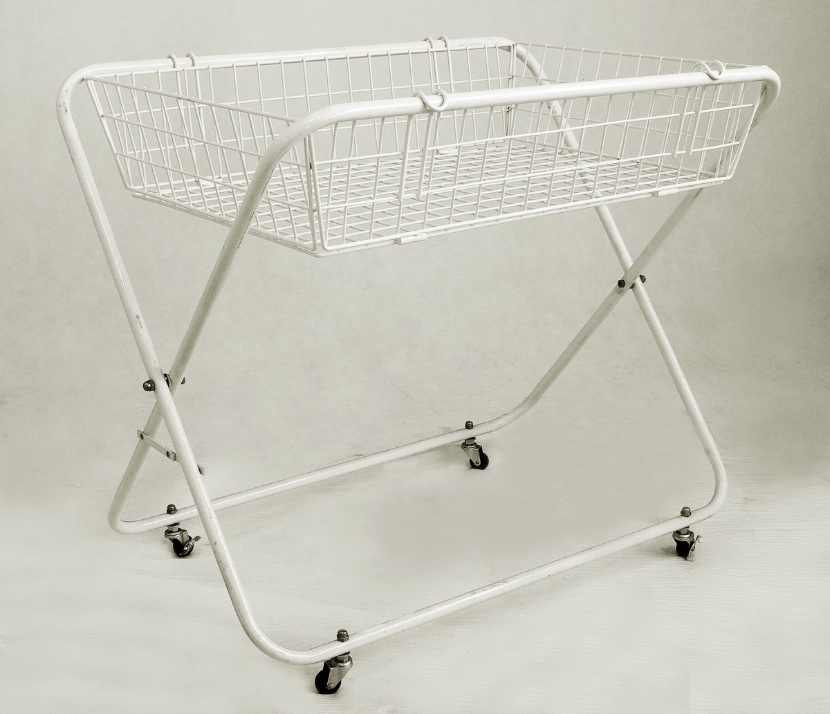 Picture of AMKO DT2436 24 in. Dump Table with Casters